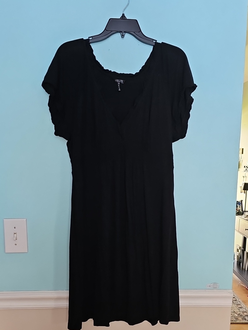 Daisy Fuentes Black V-Neck Midi Dress